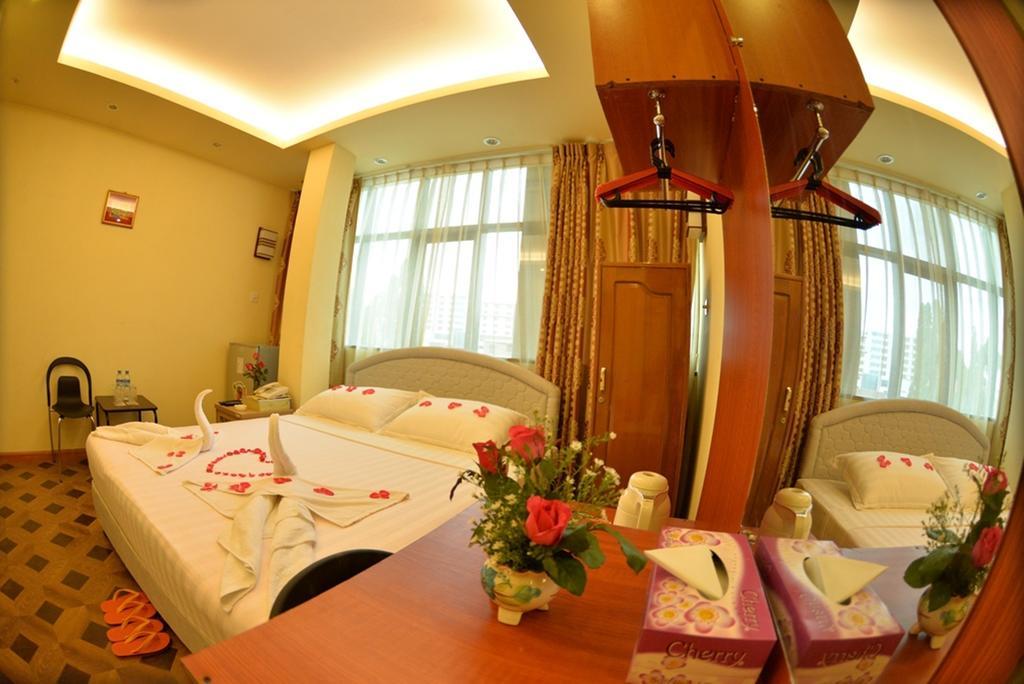 New Golden Forward Hotel Yangon Dış mekan fotoğraf