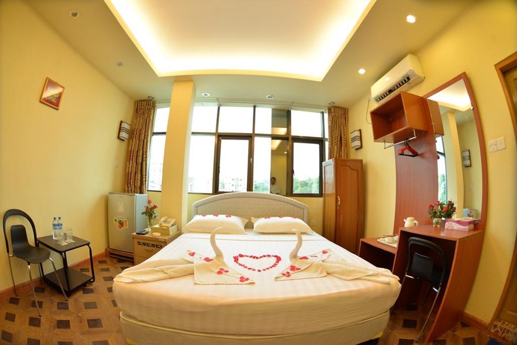 New Golden Forward Hotel Yangon Dış mekan fotoğraf