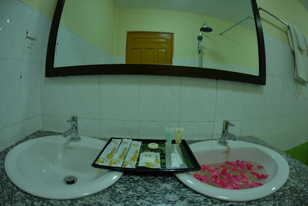 New Golden Forward Hotel Yangon Dış mekan fotoğraf