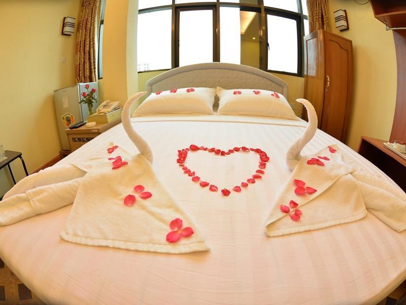 New Golden Forward Hotel Yangon Dış mekan fotoğraf