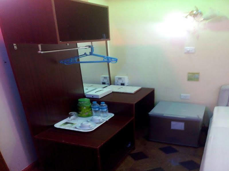 New Golden Forward Hotel Yangon Dış mekan fotoğraf