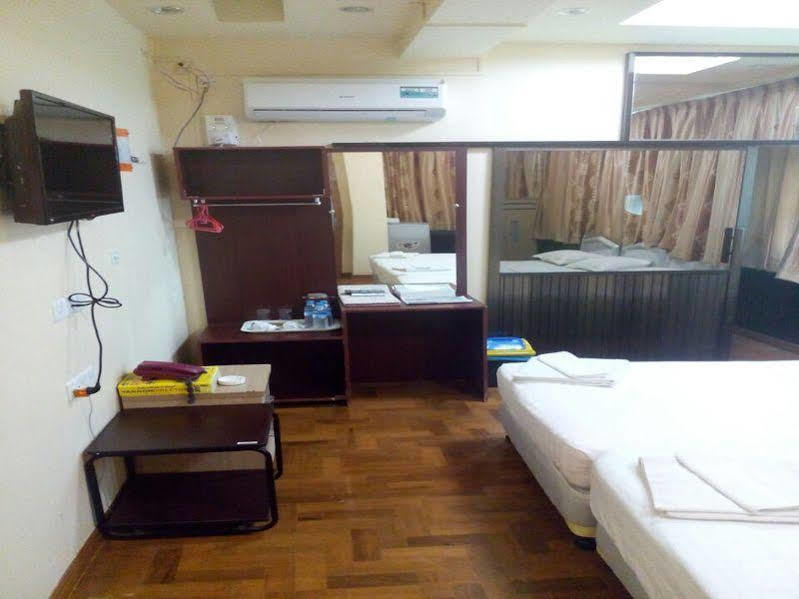 New Golden Forward Hotel Yangon Dış mekan fotoğraf