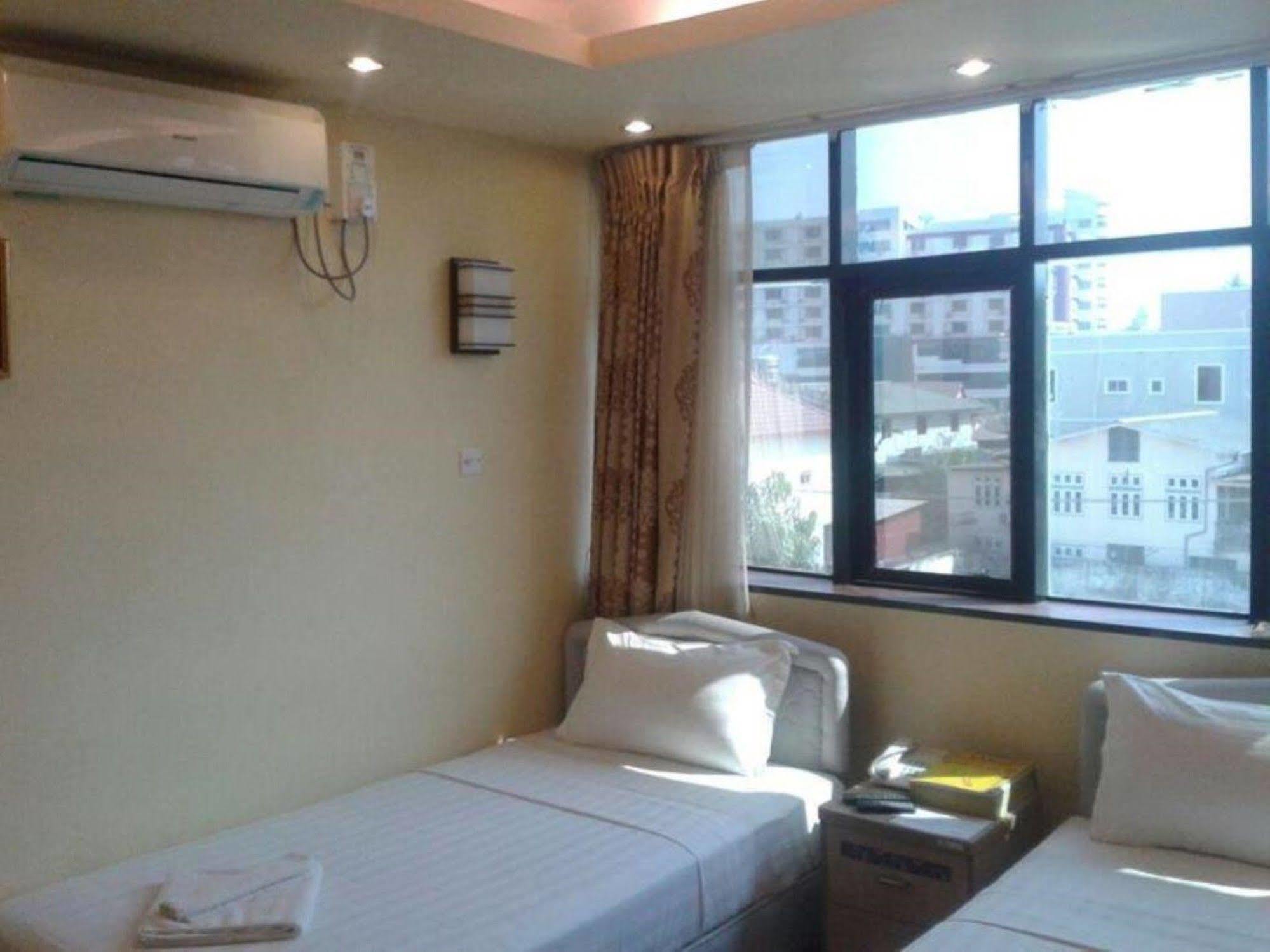 New Golden Forward Hotel Yangon Dış mekan fotoğraf