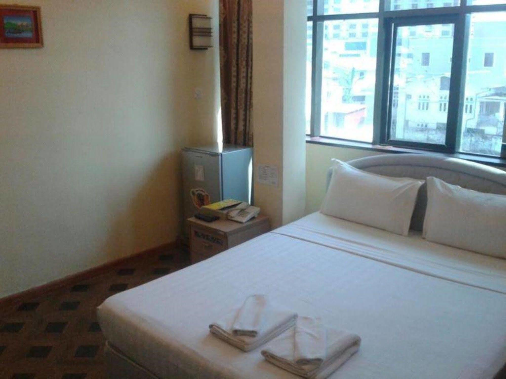 New Golden Forward Hotel Yangon Dış mekan fotoğraf