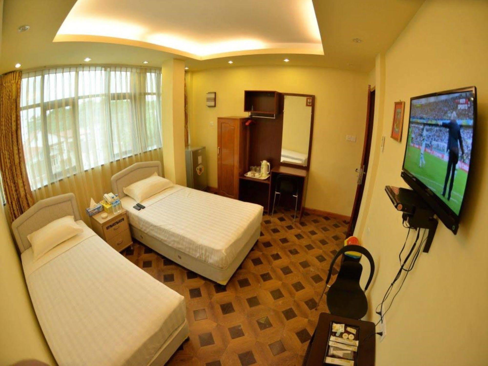 New Golden Forward Hotel Yangon Dış mekan fotoğraf