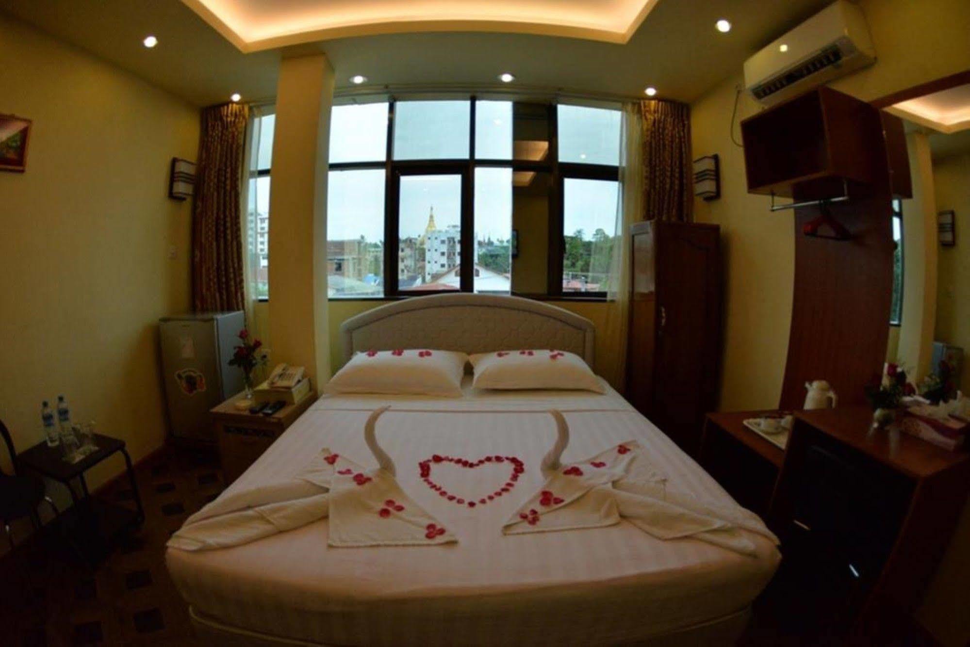 New Golden Forward Hotel Yangon Dış mekan fotoğraf