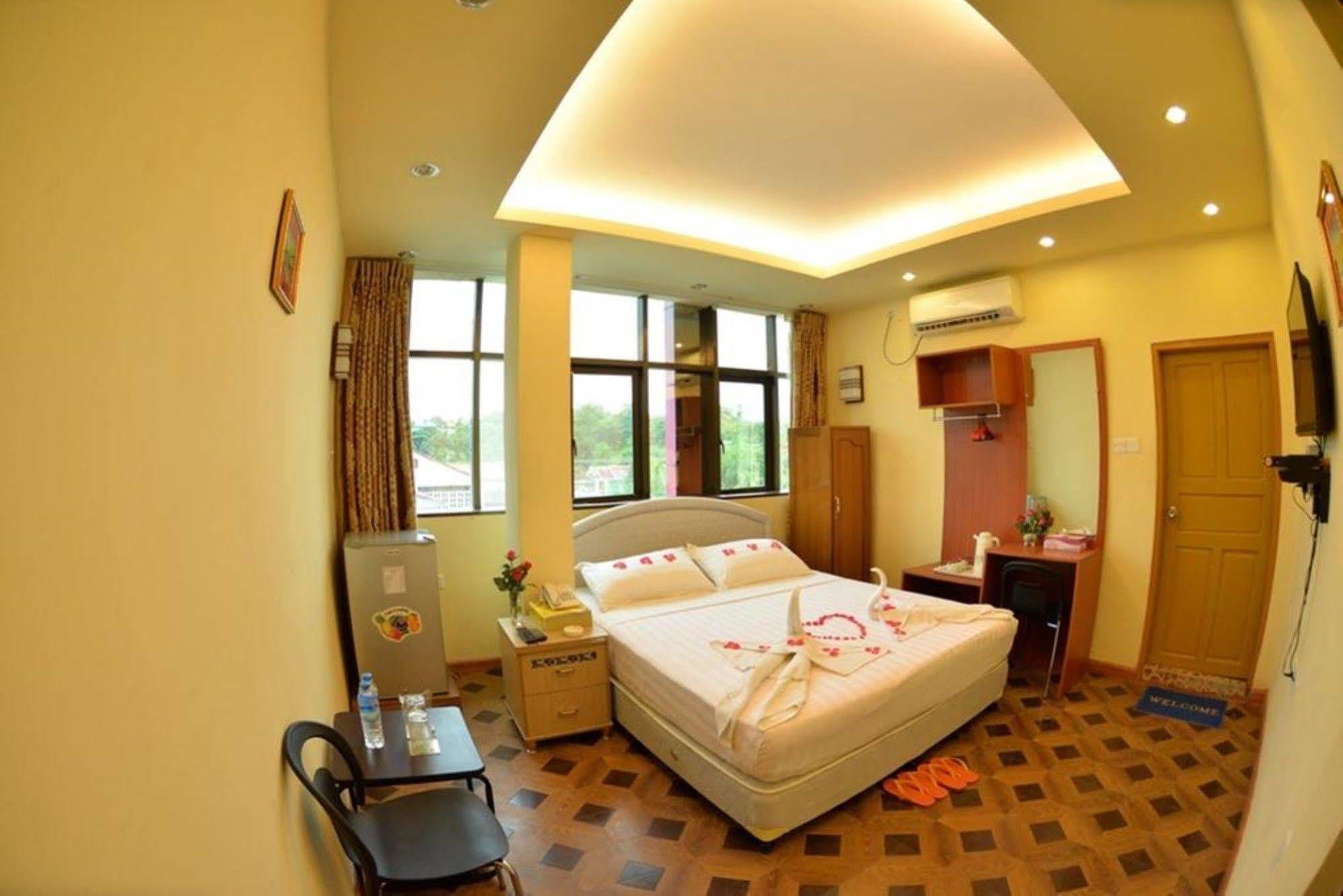 New Golden Forward Hotel Yangon Dış mekan fotoğraf